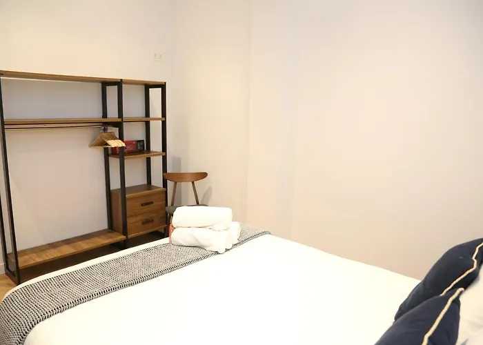 Piso Moderno A 2 Minutos Del Casco Viejo Con Parking Gratis
